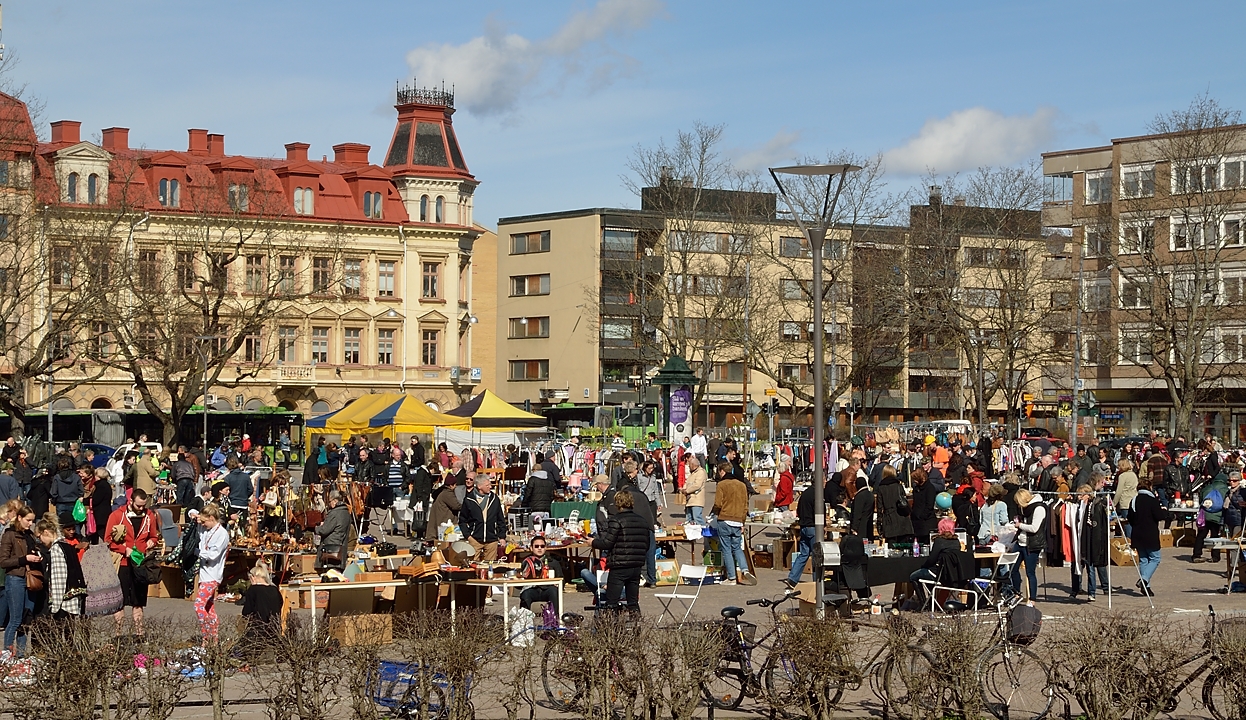 20140412-099-Upps+Stockh.jpg - Flea market just behind the railway station