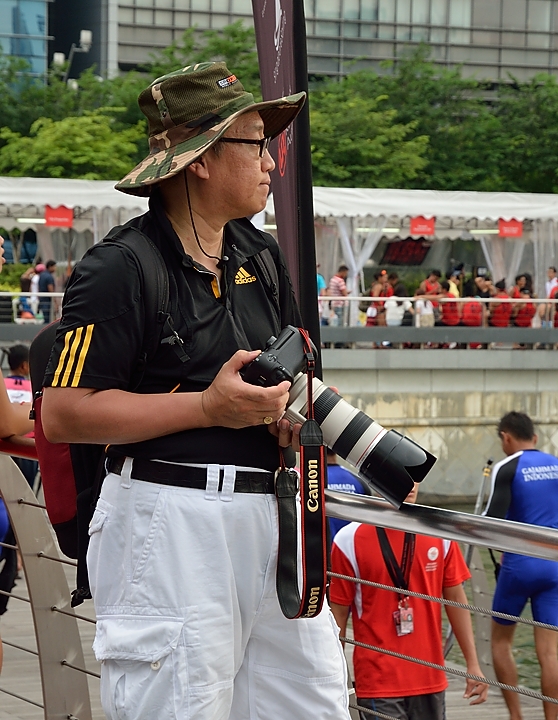 20140517-189-Singapore.jpg - ... and here one of the many photographers at work