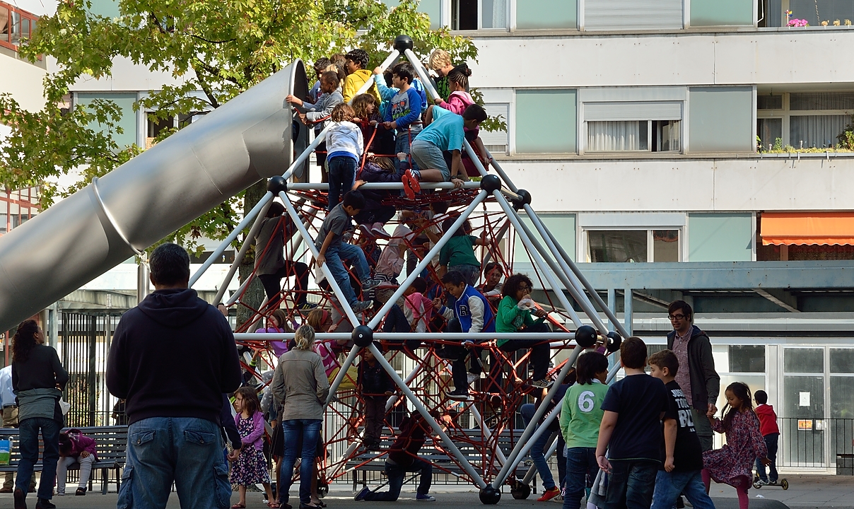 20140923-003-Geneva.jpg - A school yard in the same area