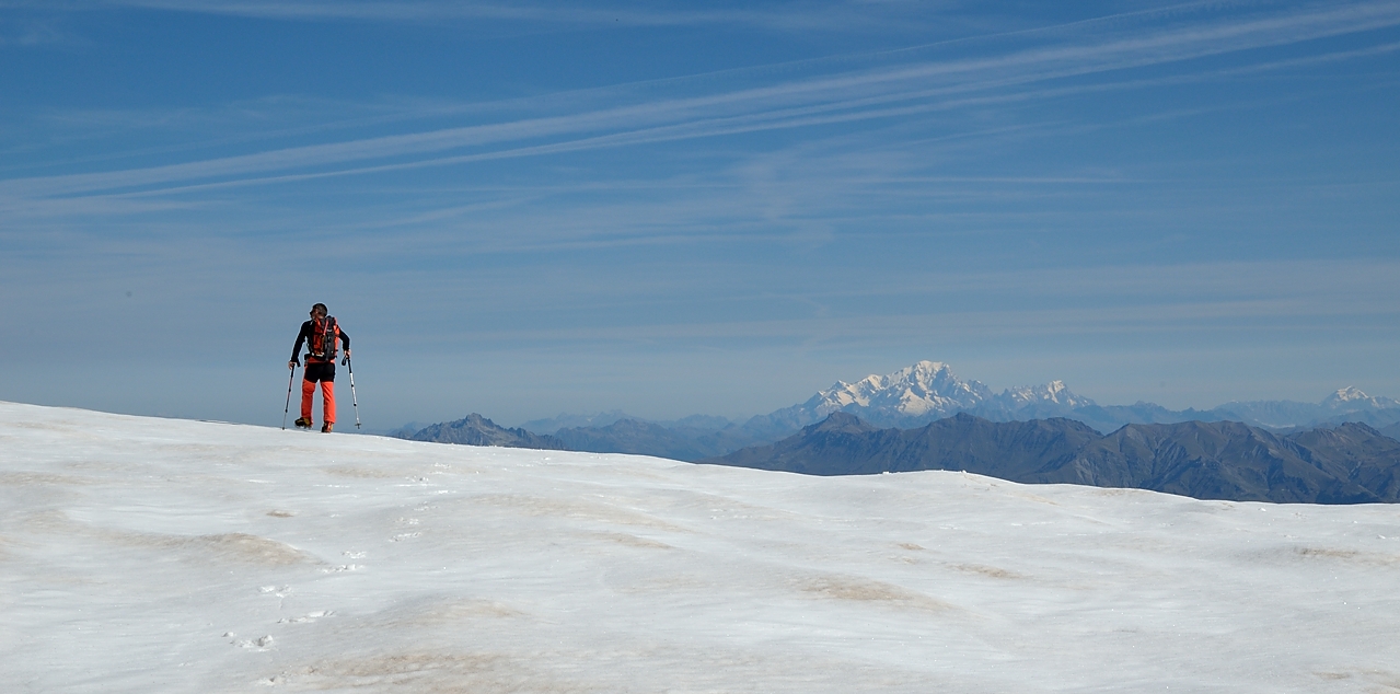 20140928-011-Etendard.jpg - Au col des Quirlies: la vue sur le nord, le Mont Blanc et toutes les Alpes (jusqu'au Cervine qu'on ne voit pas sur les photos)