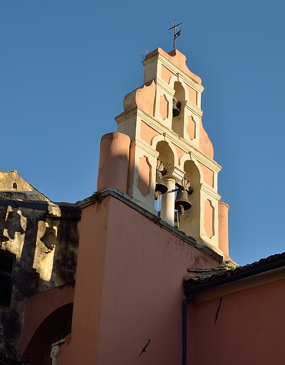 20141007-006-Corfu-ISOLA.jpg -  ... on the same square