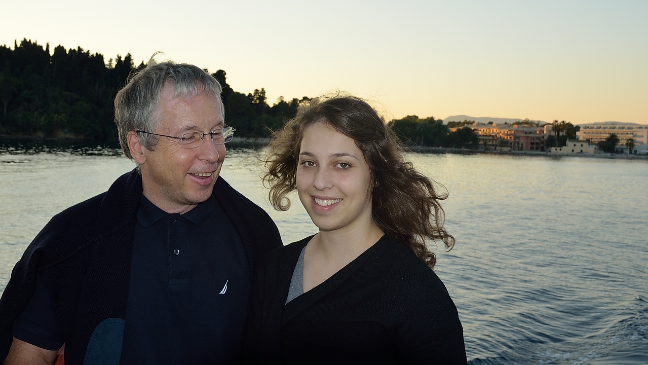 20141009-043-Corfu-ISOLA.jpg - Vater und Tochter
