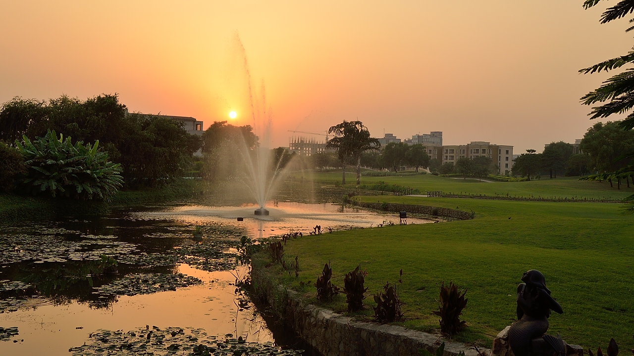 20141012-002-Delhi.jpg - Sunset on the greens at the conference place