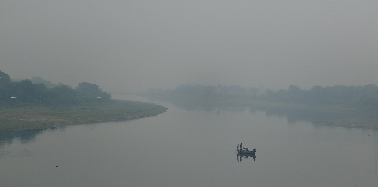 20141015-022-Delhi.jpg - The beautiful Yamuna river ... at least from some distance; a closer look reveals less nice details