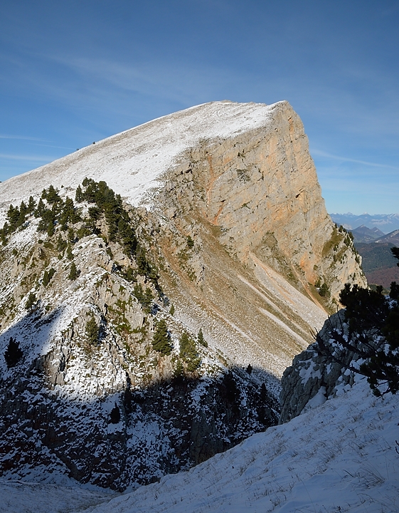 20141108-017-GrdVeymont.jpg - En partant du pas de la Ville au sommet; vue sur le sommet de Pierre Blanche --- bcp on fait la traversée par la