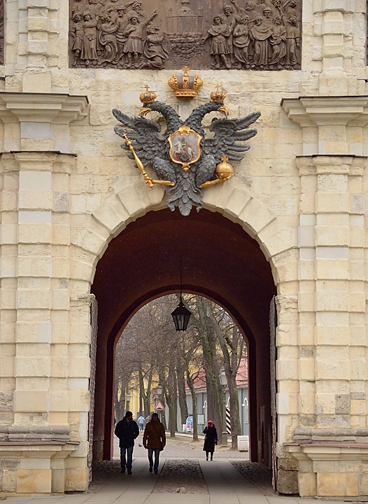 20141211-064-Petersbourg.jpg - The gate to the port of the fortress