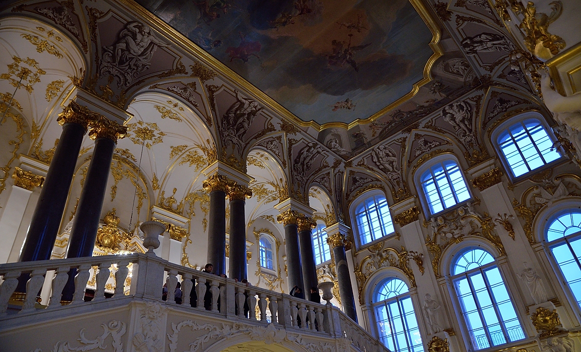 20141212-115-Petersbourg.jpg - The generously dimensioned Jordan stair case 