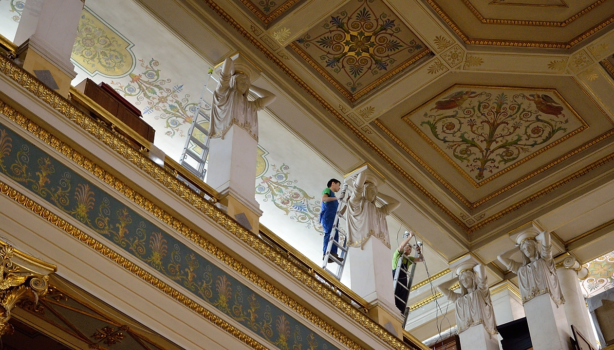 20141212-139-Petersbourg.jpg - An impressive room,  spanning over the 1st and 2nd floor -- here Galery level under work