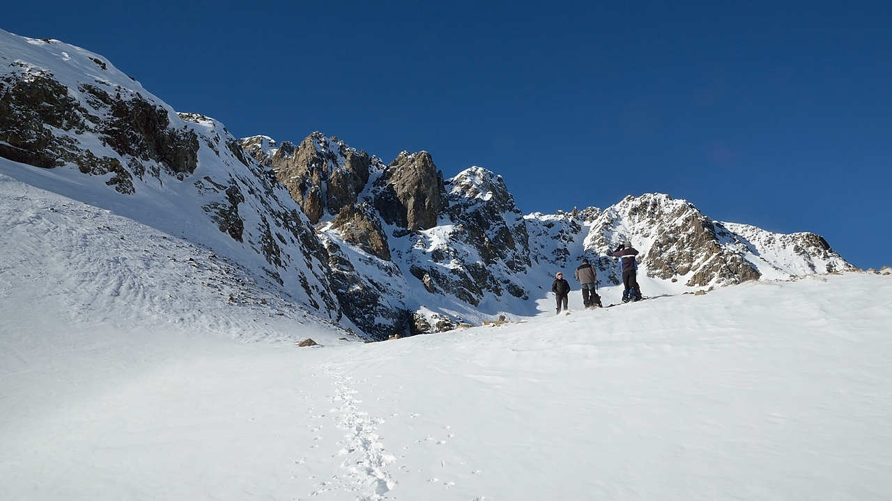 20141220-019-Chazeau.jpg - Au second col : ici nous eentamons la descente -- au fond l'arete qui monte au Grd Charnier
