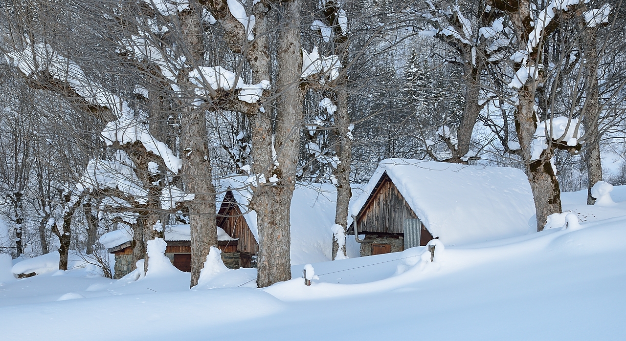 20150207-030-ColTepey.jpg - L'hameau du Tepey qui n'a jamais vu le soleil je pense