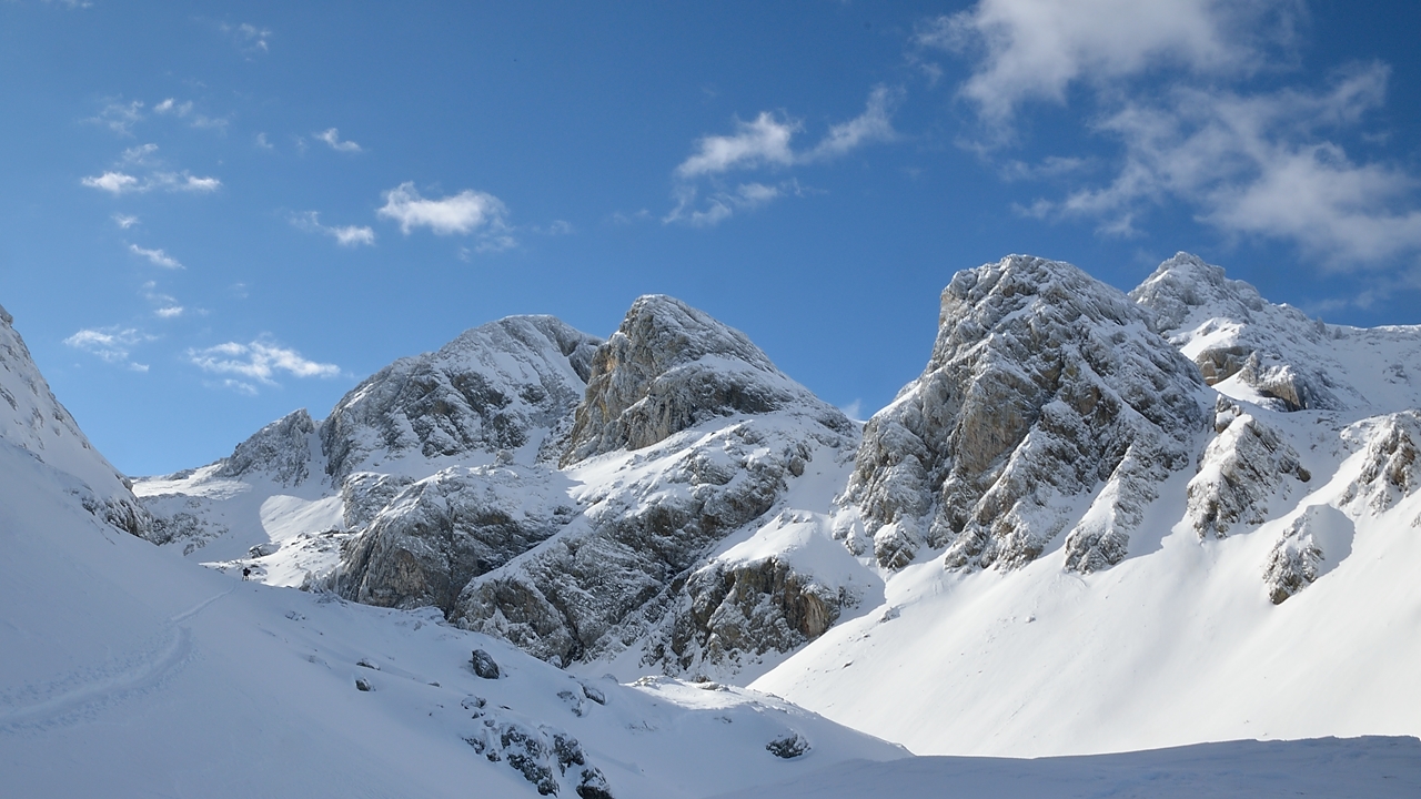 20150228-005-GrandeLance.jpg - Arrivee au lac de Crozet : vue sur la Roche Fendue