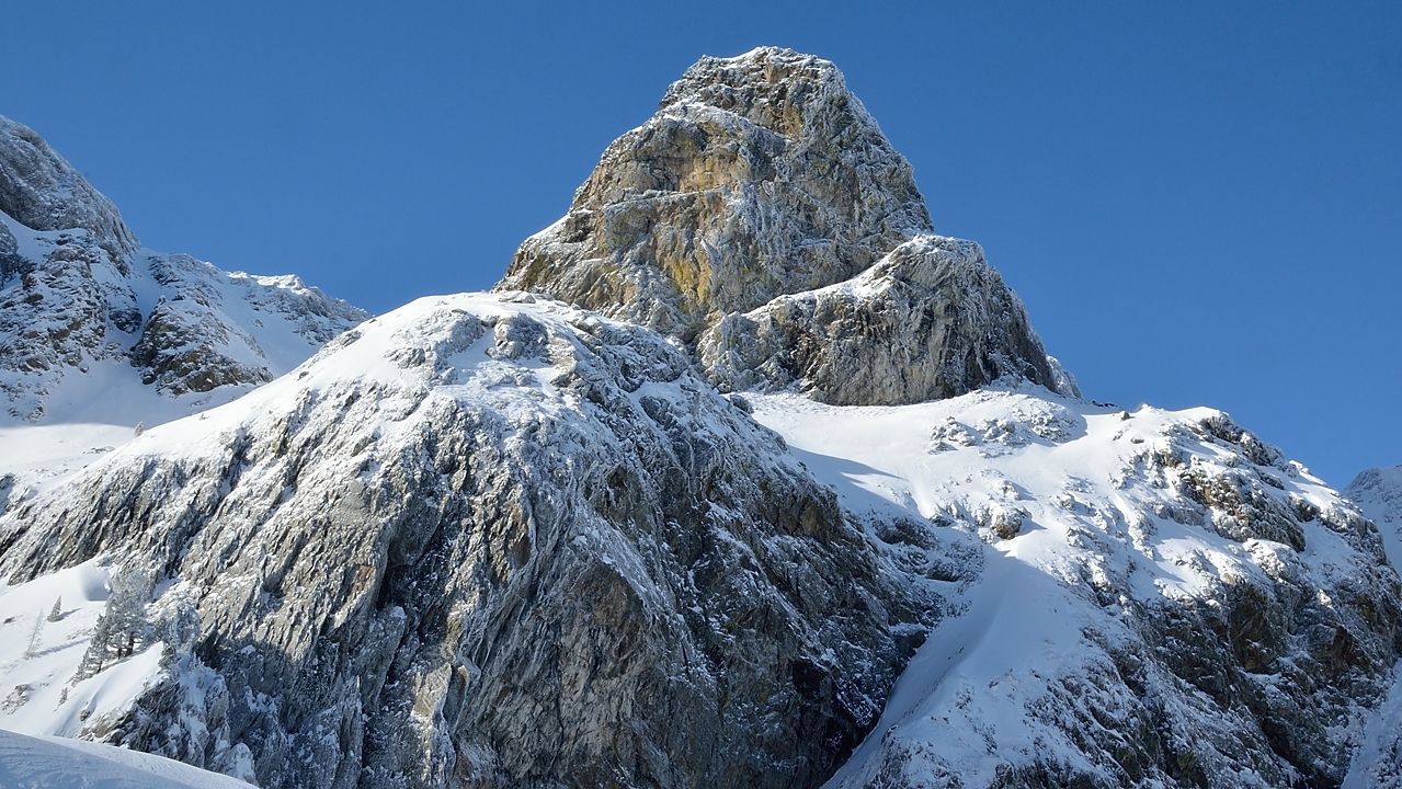 20150228-008-GrandeLance.jpg - Encore la Roche Fendu (je pense) mais vue de plus loin dans la montee au col de la Pra
