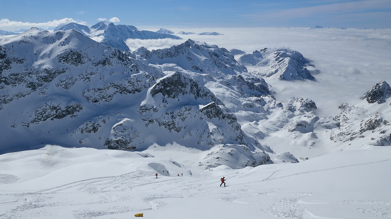 20150228-014-GrandeLance.jpg -  ... a peu pres la meme vue, ou on voit mieux toute la chaine de Belledonne et le Taillefer