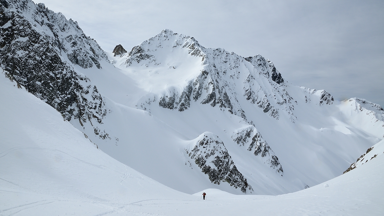 20150307-004-ColGleyzin.jpg - Un peu en contre-bas du col : vue sur le col et la Pointe de Comberousse