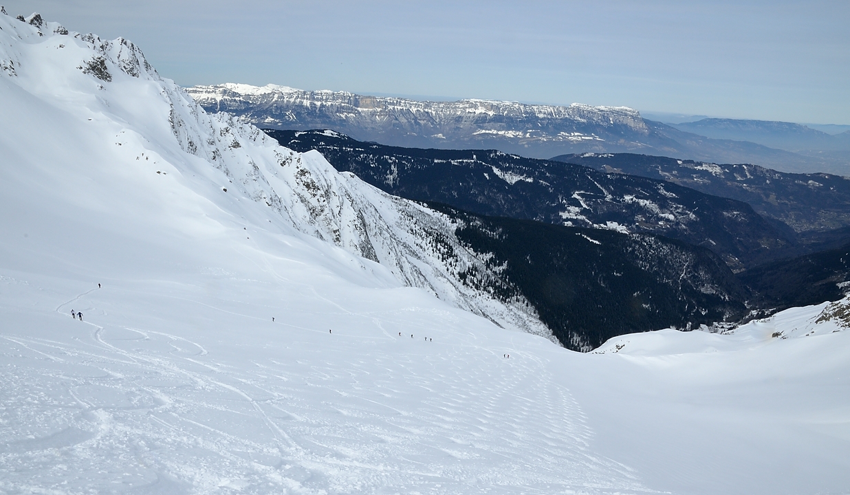 20150307-005-ColGleyzin.jpg - Quelques belles traces ... et nous allons y ajouter 2 --- le skieur le plus poche qui remonte pour un bis, c'est Frank