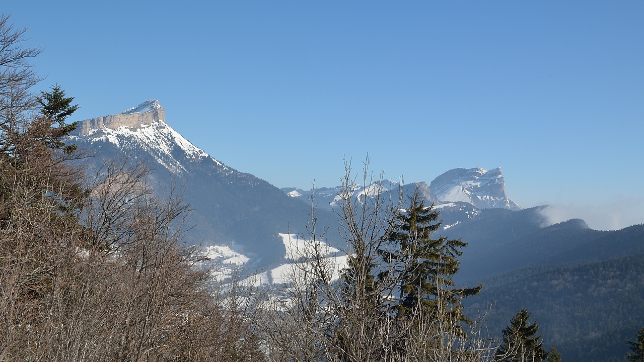 20150312-006-StEynard.jpg - Up here, the visibilite is much better ... view on the Chartreus: Chamechaude (left) and Dent de Crolles (right)