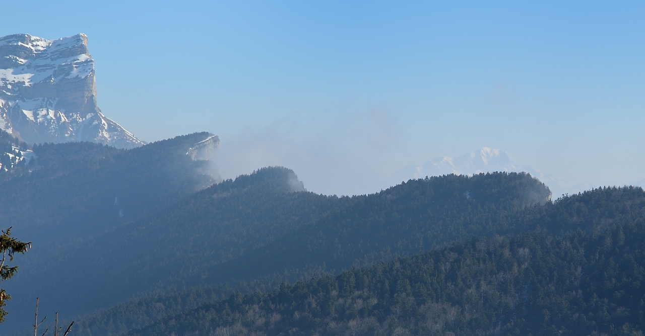 20150312-007-StEynard.jpg - ... with a bit of effort, one can even see the summit of the Mont Blanc on the right hand side