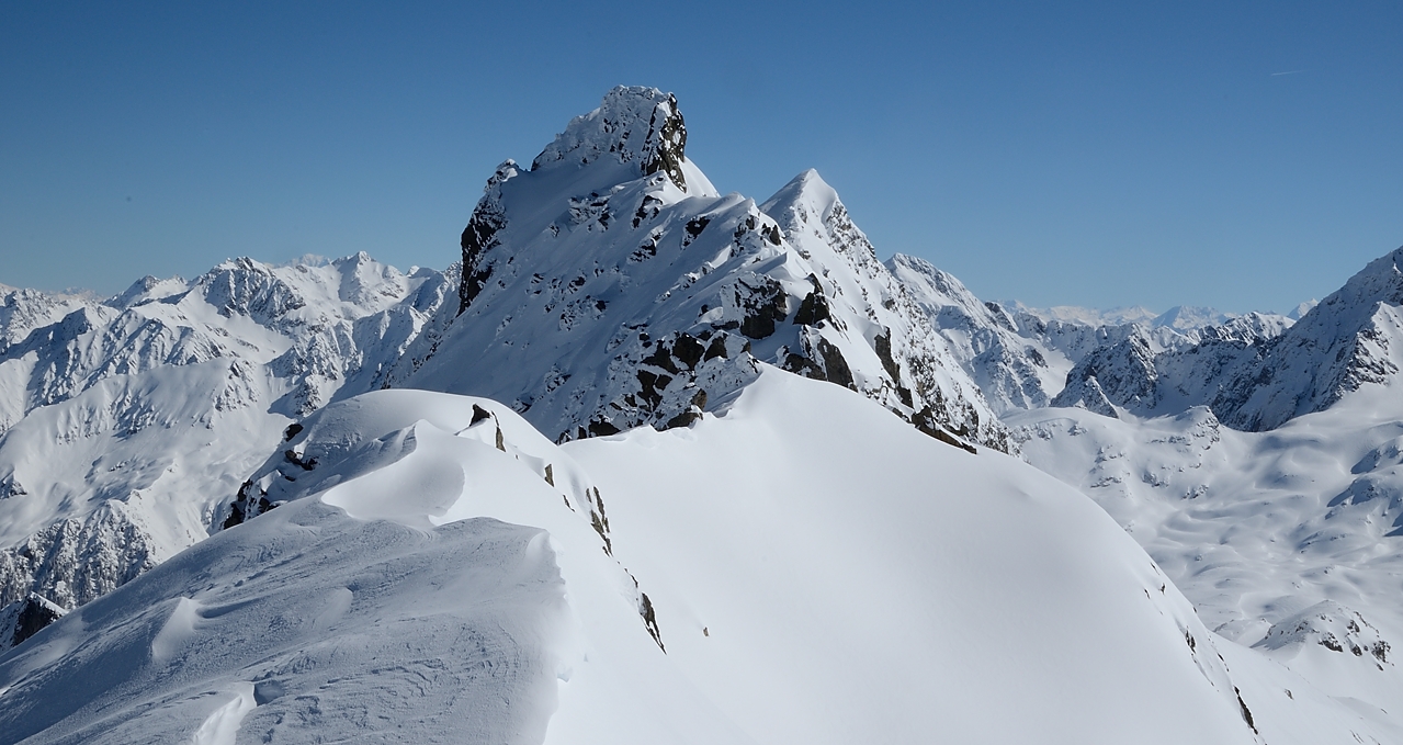 20150406-027-BelleEtoile.jpg - Vue du col des Mottes : Pic de l'Apparence, et tout a droite presque hors image le Pic des Cabottes