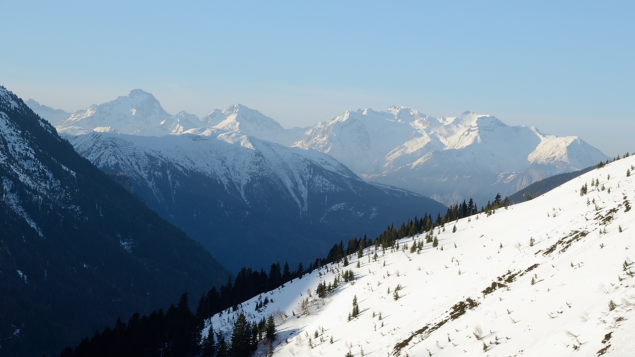20150411-003-BelleEtoile.jpg - Tout au debut de la montée a ski : a gauche la Muzelle, plus a droite donc le Rochail ?