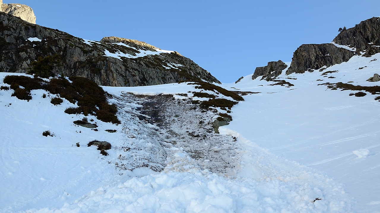 20150411-004-BelleEtoile.jpg - Celle-la a du partir en fin d'apres-midi, chauffée par le soleil --- et j'ai vu d'autres plaques "pretes a partir"