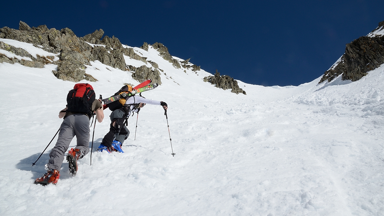 20150411-024-BelleEtoile.jpg - La montée dans le couloir, dur ou la plaque est partie mais ailleurs deja bien ramolli
