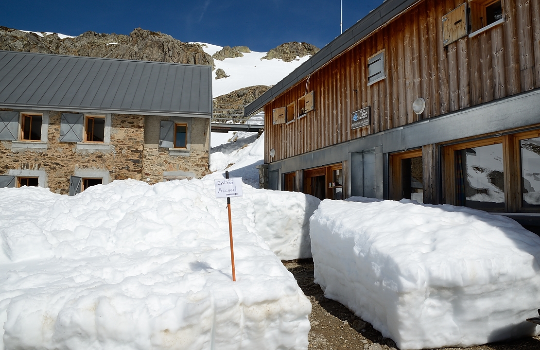 20150412-019-GrdColon.jpg - Il faudra encore un peu temps avant que la terrasse soit deneigée