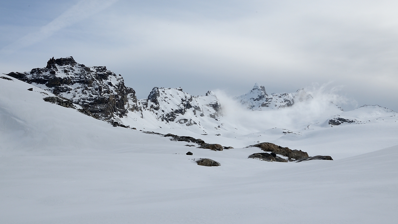 20150509-013-Francesetti.jpg - Arrivee au glacier du Grand Mean : vue sur les sommets entre la cime Montfret et la Pointe du Grd Mean