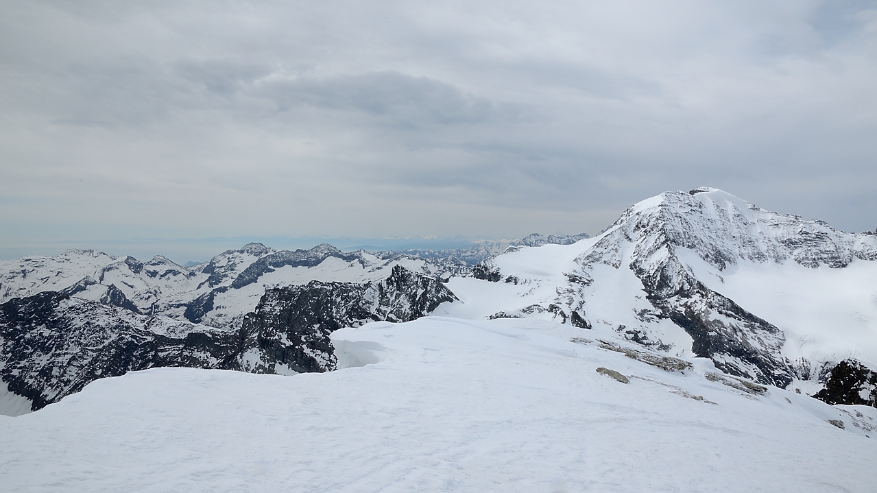 20150509-019-Francesetti.jpg - Vue sur l'Italie ; a droite la Grande Ciamarella, bien en glace