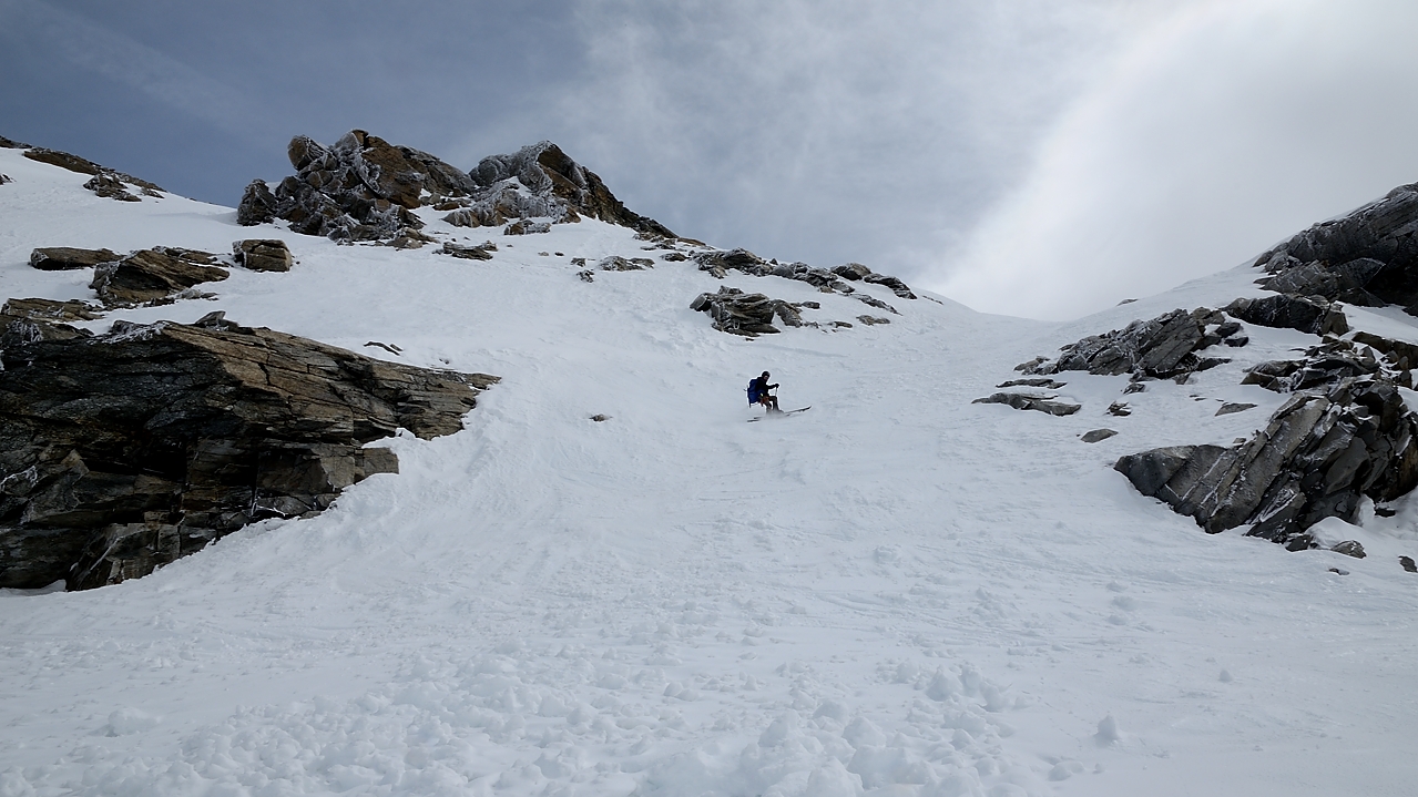20150509-022-Francesetti.jpg - Descente du petit raidillon pour arriver a quelques metres du col de la Disgrace