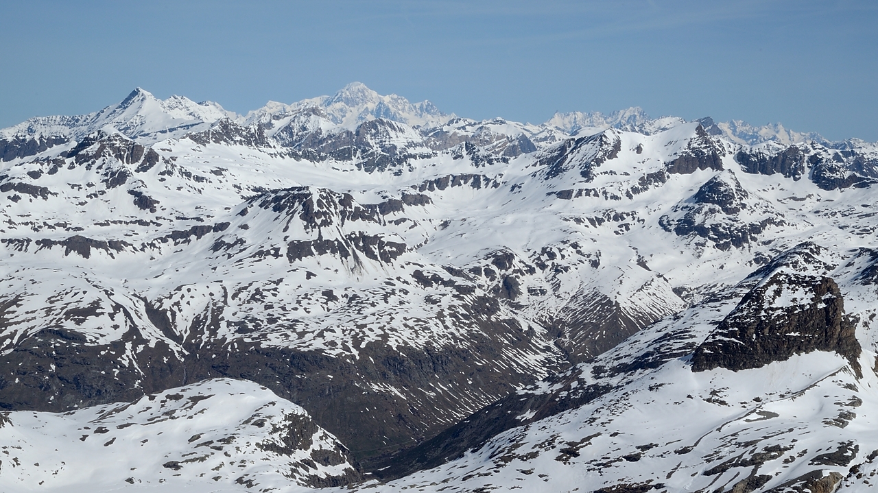 20150510-015-Ciamarella.jpg - Vue de juste sous la breche: Mont Blanc a gauche la Grande Motte et a droite on dirait le Grand Combin