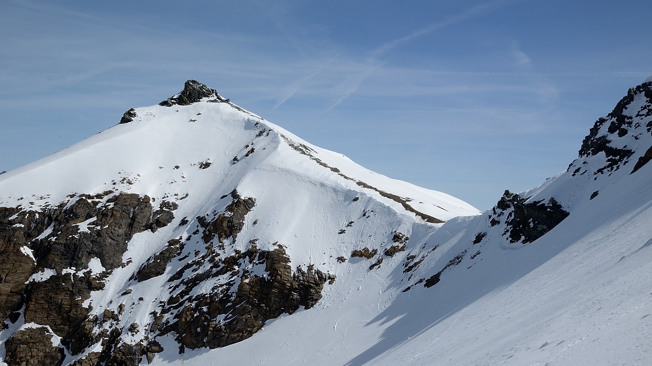 20150510-022-Ciamarella.jpg - Col de Tonini avec la pointe du meme nom (le passage pour prendre pied sur le col a l'air delicat)