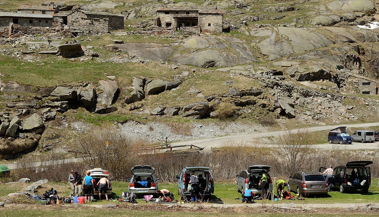 20150510-032-Ciamarella.jpg - Arrivee a l'Ecot ... tout le monde revient du ski