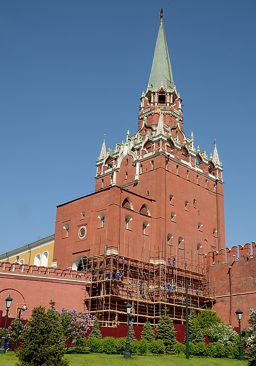 20150521-076-Moscou.jpg - restauration work at the Kremlin ... supposedly the workers are all Tadjik or kirghiz ...