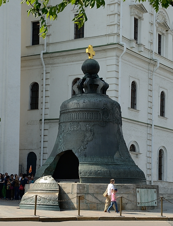 20150522-100-Moscou.jpg -  ...Tsar Bell or Tsarsky Kolokol, supposed to be the largest bell in the world, but broken during casting ...and therefore never rung