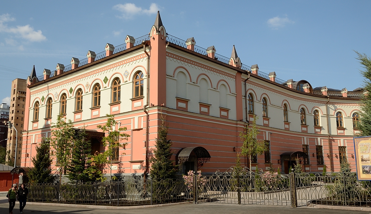 20150526-476-Moscou.jpg - A building just in front of the monastery