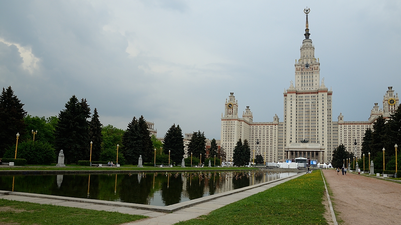 20150522-117-Moscou.jpg - Moscow university on a hill above the river (one of Stalins 7 skyscrapers spread all over Moscow)