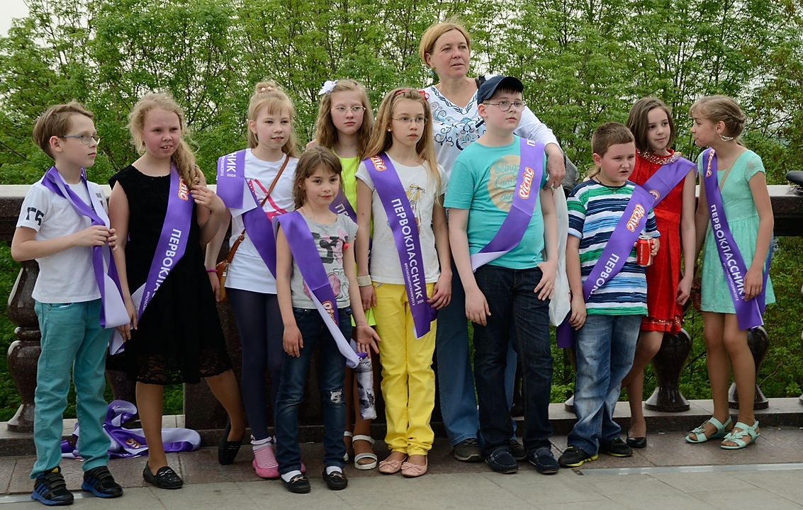 20150522-122-Moscou.jpg -  ... used as a photo place for various celebrations: here the last schoolday for the kids