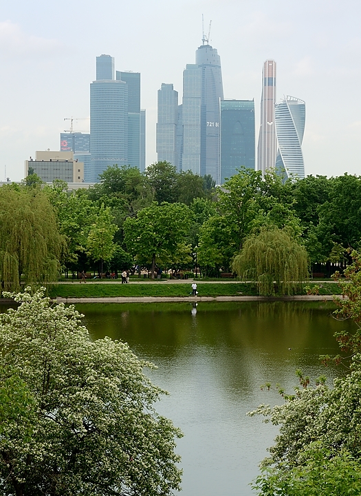 20150524-327-Moscou.jpg -  ... the skyscrapers frome the same place 