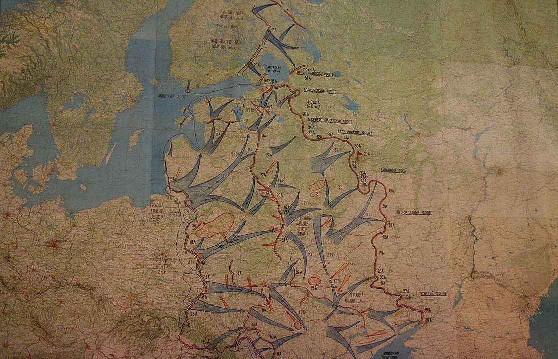 20150529-005-Samara.jpg -   ... with the strategic map indicating fronts and army movements 