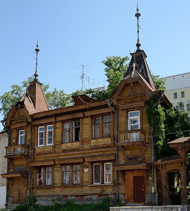 20150529-007-Samara.jpg - A somehow traditional house in Samara