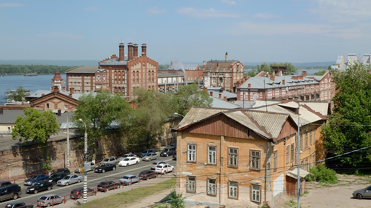 20150529-009-Samara.jpg -  ... View on the Volga and on the Samara brewery