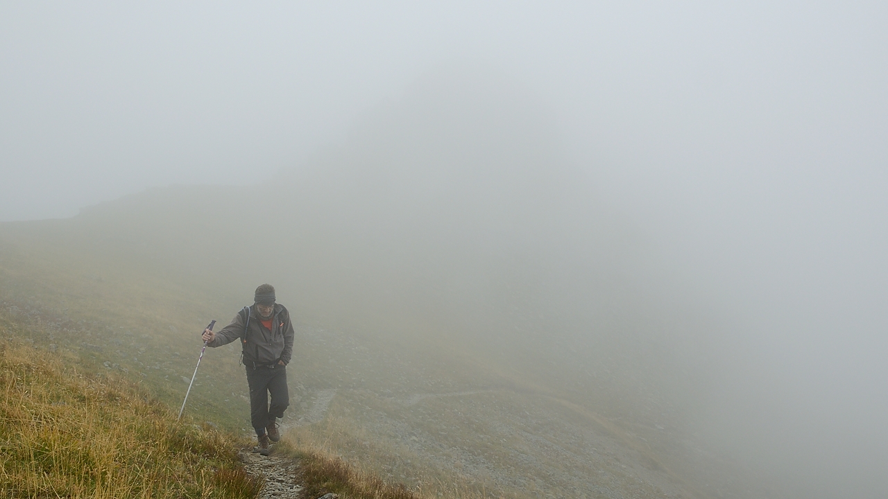 20150905-020-Col-du-Loup.jpg -  ... juste avant d'etre avale par le brouillard (ici ca doit etre au sommet du Grand Colon)