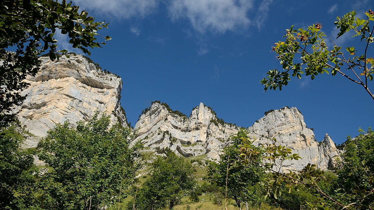 20150906-001-RochePlane.jpg - Dans les pentes raides sous le Pas de Montbrun