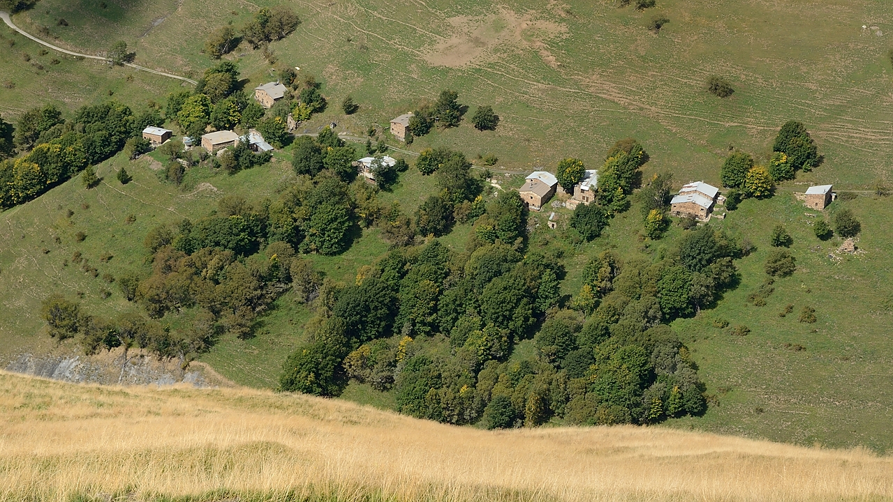 20150919-013-TeteVallon.jpg - Le Sert vu de l'arrete d'en face