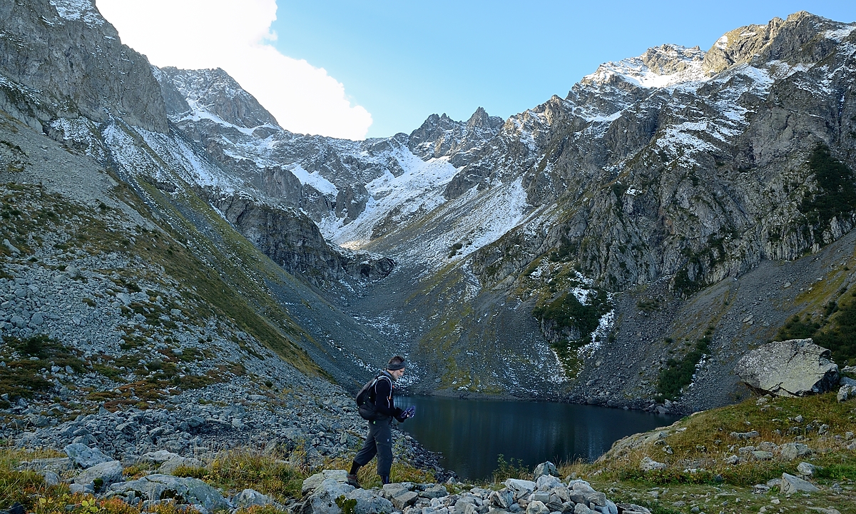 20150927-006-RocheFendu.jpg - Au lac de Crop encore bien a l'ombre