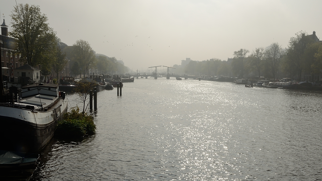 20151004-011-Amsterdam.jpg - Grachten and bridges around Waterlooplein