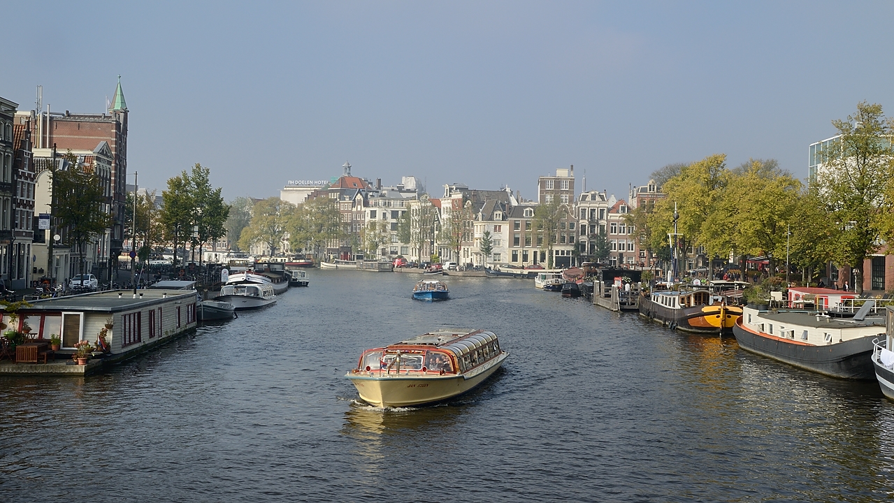 20151004-012-Amsterdam.jpg - Grachten and bridges around Waterlooplein