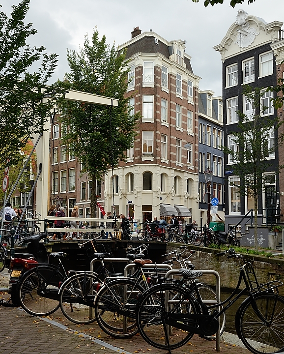20151008-080-Amsterdam.jpg -  ... and of course bikes are everywhere, one cannot avoid them ...