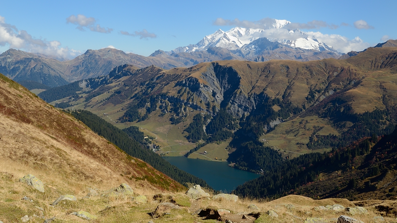 20151010-002-GrandMontAreche.jpg - Vue du Col de la Louze sur le Mont Blanc ... et le Lac de St Guerin