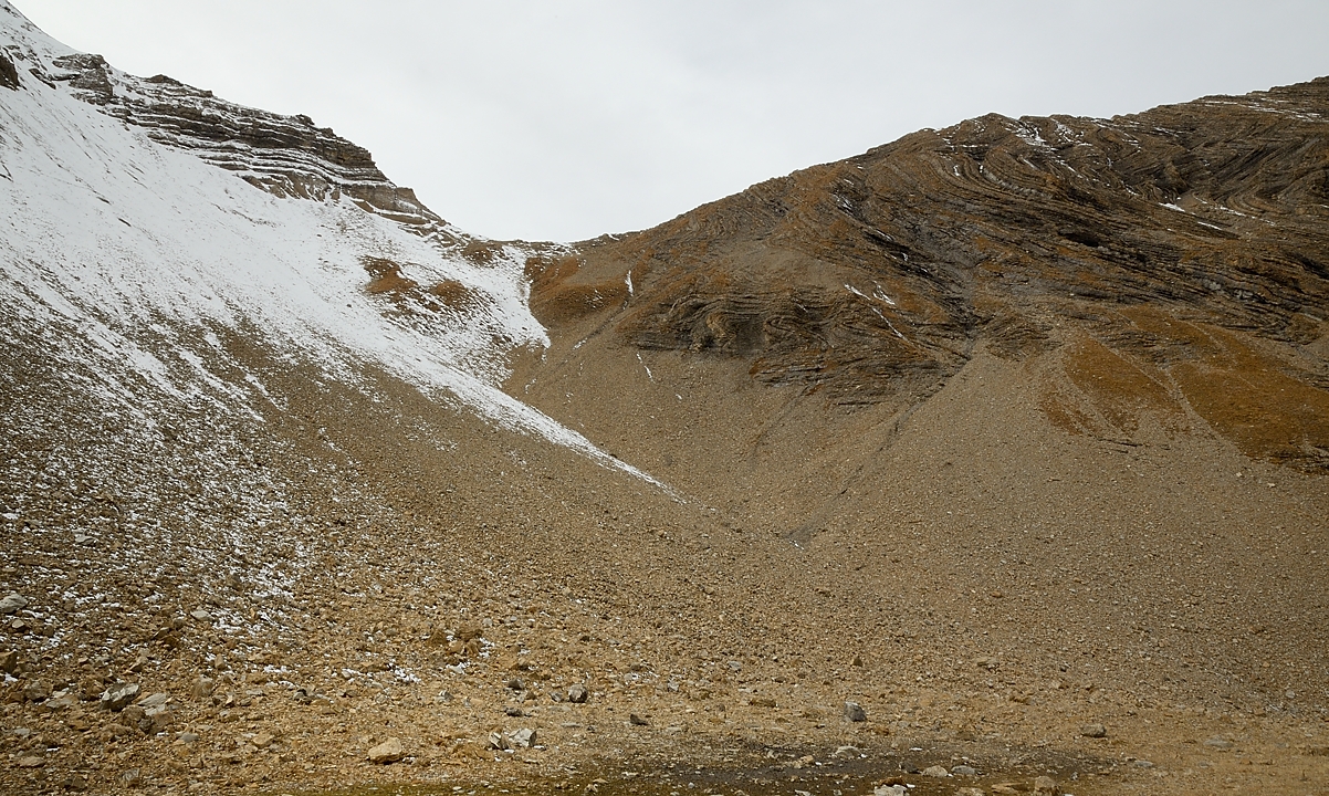20151024-012-Prapic-Reyna.jpg - De retour sous le col de Reyna ... apres une veine tentative de traverser dans la neige